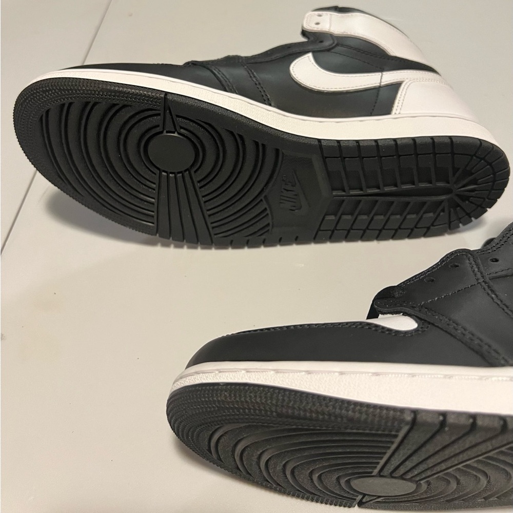 Brand New 1985 Air Jordan 1s Black & White Still In The Box. Like For A Deal!!! - Picture 11 of 16